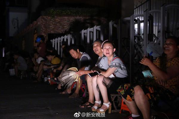 24小时美女模特 _ 文心一言,24小时女装