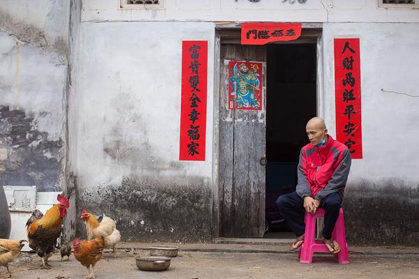 晚上如何找服务 _ 宾馆视频,白天怎么找服务